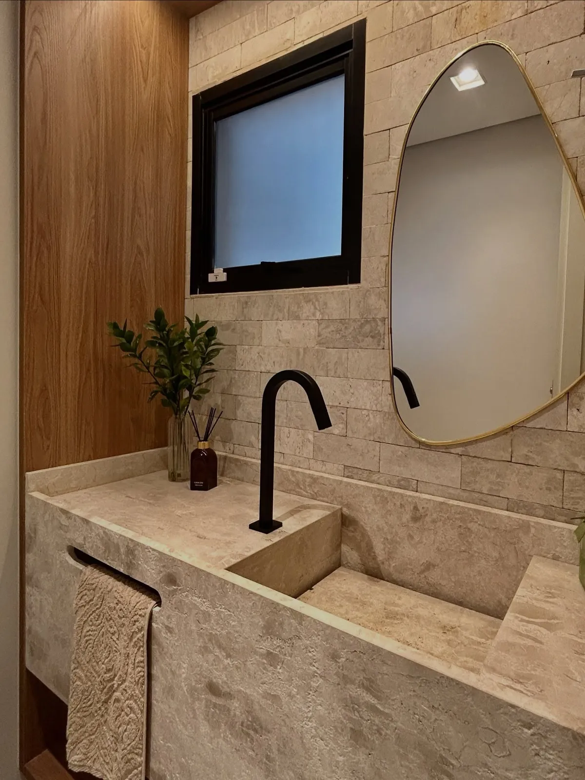Travertino Romano aplicado em obra