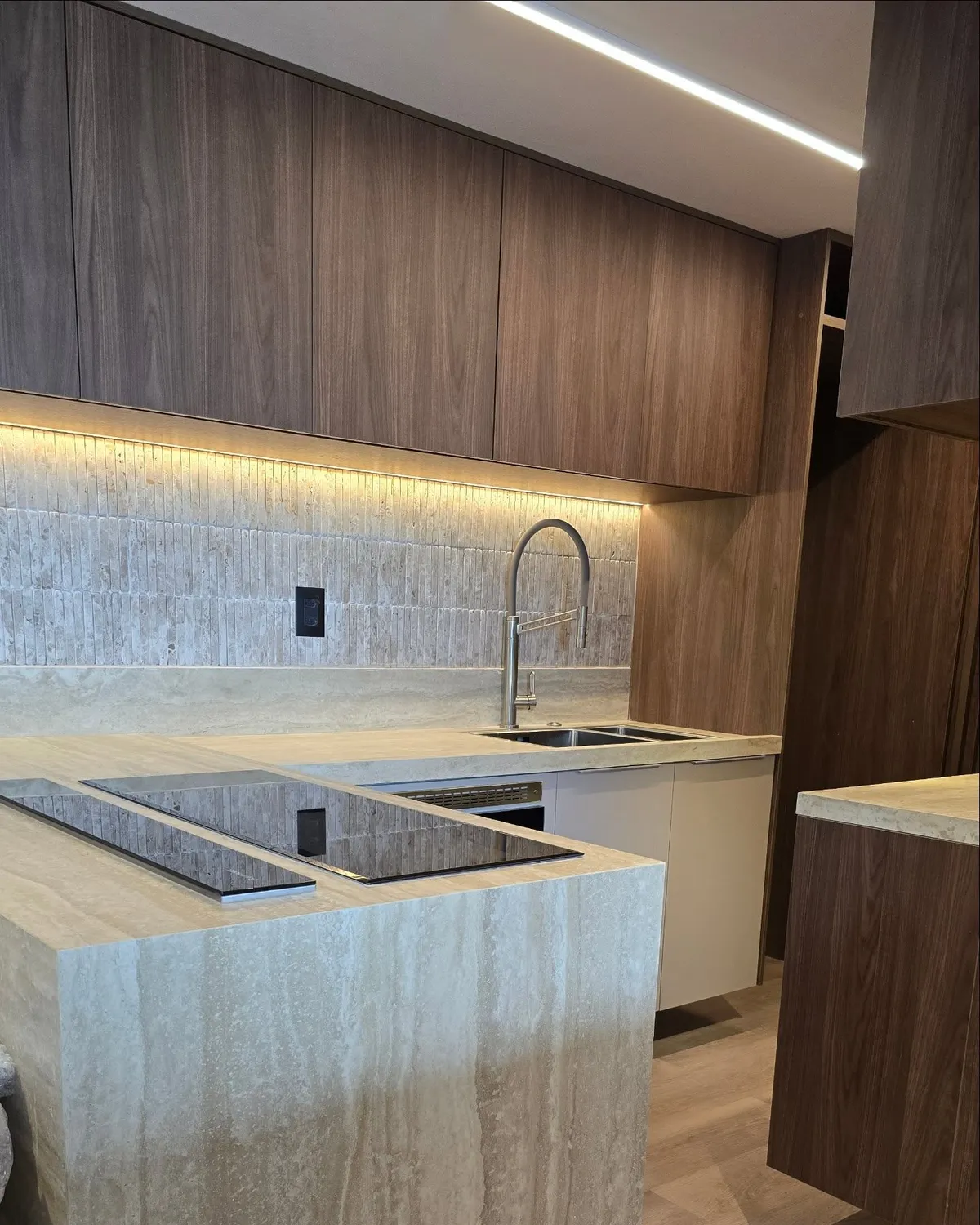 Travertino Romano aplicado em obra