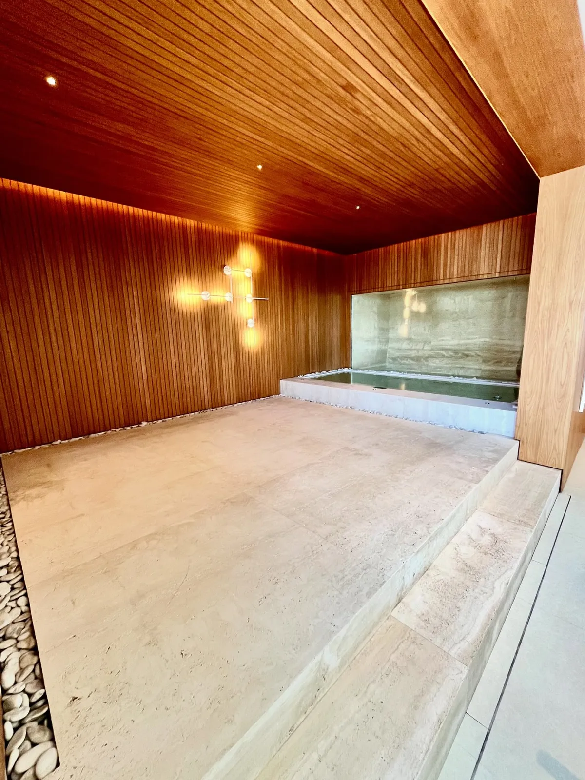 Travertino Romano aplicado em obra
